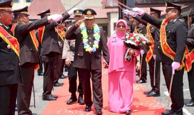 Kapolres-Alor-Pimpin-Upacara-Purnabakti-dan-Gerbang-Pora-KOMPOL-(Purn)-Abdul-Asis-Gerajang