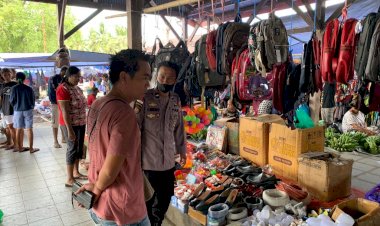 Patroli-Kamtibmas-di-Pasar-Rakyat-Maritaing:-Polsek-Alor-Timur-Siapkan-Langkah-Antisipasi-Natal-dan-Tahun-Baru
