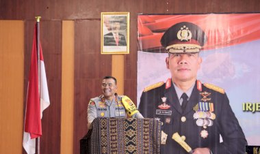 Kapolda-NTT-Berikan-Arahan-Inspiratif-dan-Serahkan-Tali-Asih-kepada-Anggotanya-di-Sikka.-