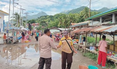 Personil-Polsek-Pantar-Laksanakan-Patroli-dan-Himbauan-di-Pasar-Tradisional-Bakalang