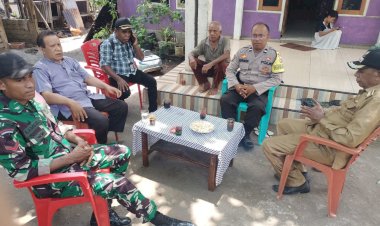 Anggota-Bhabinkamtibmas-Desa-Dulolong-Himbau-Warga-Jaga-Situasi-Kamtibmas