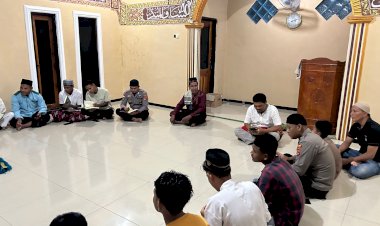 Berkah-Ramadhan:-Personil-Polres-Alor-Menyatu-dalam-Tadarus-Al-Quran-di-Masjid-Nurul-It-tihad