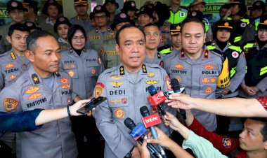 Bantu-Korban-Banjir-Demak,-Polri-Kirim-Tim-Kemanusiaan