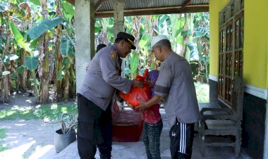 Polres-Alor-Bagikan-Sembako-kepada-Masyarakat-Di-Bulan-Suci-Ramadan