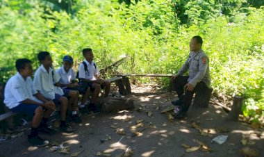 Polsek-Pantar-Sambangi-SMPN-1-Kabir-untuk-Bangun-Kedekatan-dengan-Siswa