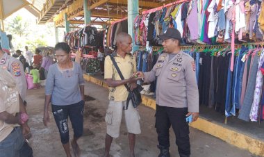 Polsek-Alor-Selatan-Gelar-Patroli-dan-Sambang-di-Pasar-Rakyat-Apui-untuk-Jaga-Keamanan-dan-Kenyamanan