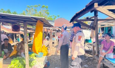 Polsek-Pantar-Laksanakan-Patroli-dan-Himbauan-di-Pasar-Kabir-untuk-Jaga-Kamtibmas