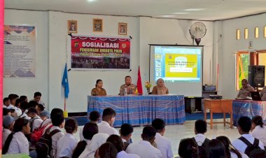 Sosialisasi-Rekrutmen-Calon-Anggota-Polri-T.A.-2025-di-SMA-Negeri-1-Kalabahi