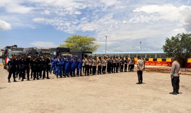 Karoops-Polda-NTT-Lepas-117-Personel-BKO-untuk-Bantu-Penanganan-Korban-Erupsi-Gunung-Lewotobi