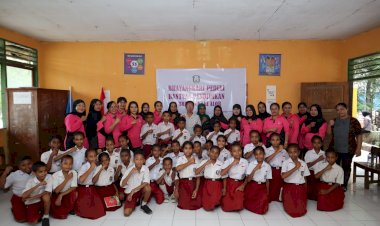 Dalam-Rangka-Kunjungan-Kerja-Ketua-Umum-Bhayangkari-Di-Wilayah-Polda-Ntt,-Pc.-Bhayangkari-Alor-Mengikuti-Secara-Virtual-Dan-Memberikan-Bantuan-Pendidikan