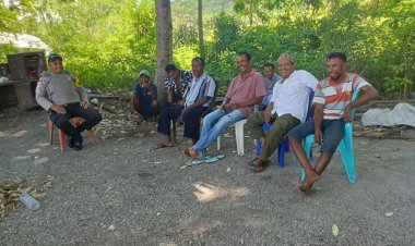 Bhabinkamtibmas-Kelurahan-Kabola-Gencarkan-Sambang-Warga-Jelang-Pilkada-Kabupaten-Alor
