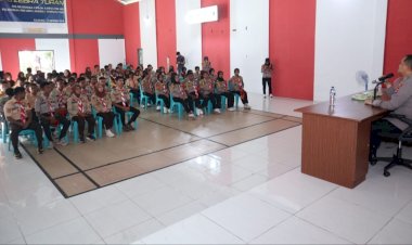 Kapolres-Alor-Gelar-Tatap-Muka-dengan-Pramuka-Saka-Bhayangkara,-Tekankan-Pentingnya-Disiplin-dan-Moral