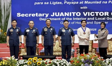 KOMBES-POL-RETNO-PRIHAWATI-TERIMA-PENGHARGAAN-DARI-KEPALA-KEPOLISIAN-FILIPINA-ATAS-KONTRIBUSI-DALAM-KERJA-SAMA-HUKUM-RI-FILIPINA