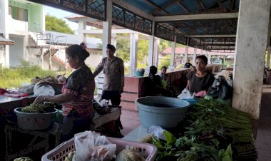 Polsek-Abal-Gelar-Patroli-Dialogis-di-Pasar-Kokar,-Sampaikan-Himbauan-Kamtibmas-dan-Antisipasi-Cuaca-Ekstrem