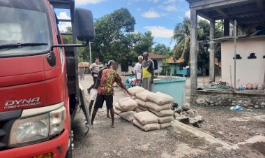 Polres-Alor-Gelar-Bakti-Sosial,-Bagikan-100-Sak-Semen-untuk-Pembangunan-Masjid