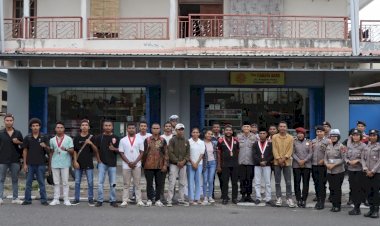 Semarakkan-Ramadhan-1446-H,-Polres-Alor-dan-GMNI-Berkolaborasi-Bagikan-Takjil