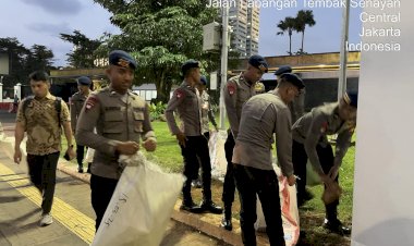 Brimob-Polda-Metro-Sisir-Sejumlah-Titik-Sekitar-Komplek-DPR/MPR