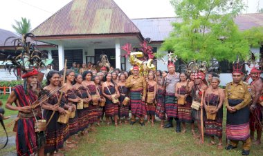 Kapolres-Alor-Dampingi-Bupati-dalam-Kunjungan-Kerja-di-Kecamatan-Alor-Tengah-Utara