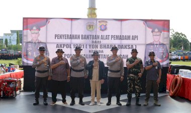 Tanggap-Bencana-Karhutla,-Alumni-Akabri-91-Salurkan-9-Mesin-Pompa-Air-dan-Alat-Pemadam-Api-ke-Polda-Kalteng
