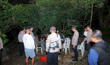 Personel-Polres-Alor-Bubarkan-Pemuda-Konsumsi-Miras-Saat-Patroli-Malam