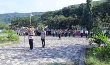 Kapolres-Alor-Pimpin-Ziarah-Rombongan-di-TMP-Malua-Galiau-dalam-Rangka-Hari-Bhayangkara-ke-79