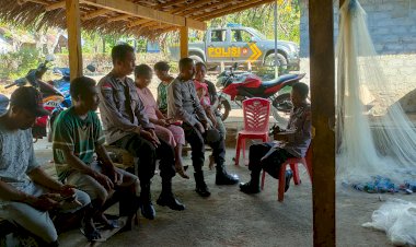 Kanit-Binmas-Polsek-Alor-Timur-Ajak-Warga-Kolana-Utara-Jaga-Kamtibmas-Lewat-Patroli-Dialogis