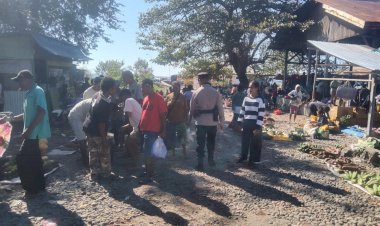 Polsek-Alor-Timur-Lakukan-Patroli-dan-Pengamanan-di-Pasar-Maritaing