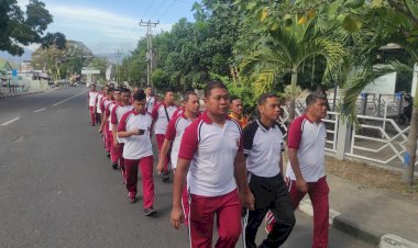 Personel-Polres-Alor-Gelar-Olahraga-Jalan-Santai-Jaga-Kebugaran-Fisik