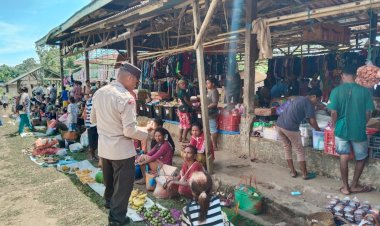 Polsek-Alor-Selatan-Amankan-Aktivitas-Pasar-di-Kelaisi-Timur