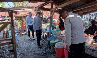 Polsek-Pantar-Gelar-Patroli-Dialogis-di-Pasar-Kabir,-Warga-Dihimbau-Jaga-Kamtibmas
