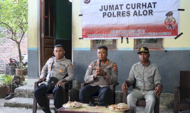 Kapolres-Alor-Dengarkan-Aspirasi-Warga-Nusa-Kenari-Lewat-Jumat-Curhat