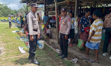 Polsek-Alor-Selatan-Gelar-Patroli-dan-Pengamanan-di-Pasar-Rakyat-Apui-untuk-Jaga-Kondusivitas-Wilayah