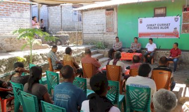 Kapolres-Alor-Gelar-Jumat-Curhat-di-Desa-Lendola,-Fokus-Bahas-Miras-dan-Kenakalan-Remaja