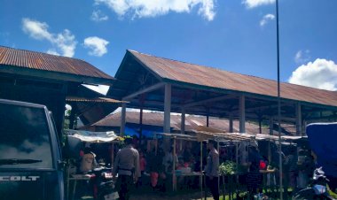 Polsek-Alor-Selatan-Gelar-Patroli-Rutin-Amankan-Aktivitas-Pasar-Kelaisi-Timur