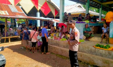 Polsek-Alor-Selatan-Lakukan-Patroli-Pengamanan,-Aktivitas-Pasar-Kelaisi-Timur-Berjalan-Aman-dan-Lancar