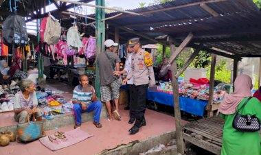 Polsek-Pantar-Laksanakan-Patroli-Dialogis-di-Pasar-Kabir,-Wujudkan-Rasa-Aman-bagi-Masyarakat