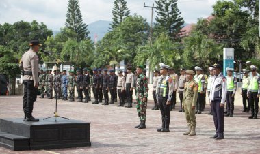 Kapolres-Alor-Pimpin-Apel-Gelar-Pasukan-Operasi-Lilin-Turangga-2025