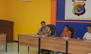 Rapat-Klarifikasi-di-Polres-Alor,-Permasalahan-Pemasangan-Gantung-Daun-di-Gereja-GMIT-Elim-Alaanglah-Diselesaikan-Secara-Kekeluargaan