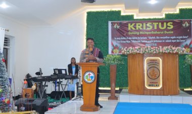 Hadir-di-Perayaan-Natal-Jemaat-GKII-Welai,-Kapolres-Alor-Ajak-Wujudkan-Natal-Damai-dan-Penguatan-Ketahanan-Keluarga