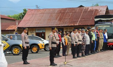 Kapolres-Alor-Pimpin-Apel-Kesiapsiagaan-Pengamanan-Malam-Tahun-Baru-Dilanjutkan-dengan-Patroli-Gabungan
