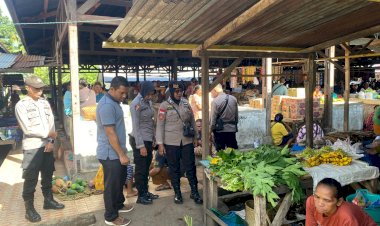 Cegah-Gangguan-Kamtibmas,-Polsek-Abad-Gelar-Patroli-Rutin-di-Pasar-Rakyat-Moru