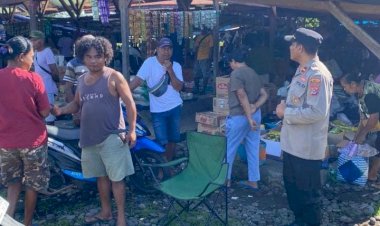 Polsek-Alor-Timur-Laksanakan-Sambang-dan-Patroli-Pengamanan-Pasar-Rakyat-Maritaing