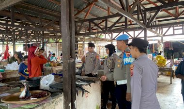 Polsek-Alor-Barat-Daya-Laksanakan-Patroli-dan-Pengamanan-Pasar-Rakyat-Moru,-Ciptakan-Situasi-Aman-dan-Tertib
