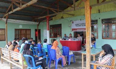 Waka-Polres-Alor-Pimpin-Kegiatan-Jumat-Curhat-Bersama-Warga-Kelurahan-Wetabua