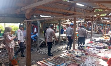 Patroli-Dialogis-Polsek-Pantar-di-Pasar-Kabir,-Wujudkan-Rasa-Aman-dan-Cegah-Gangguan-Kamtibmas