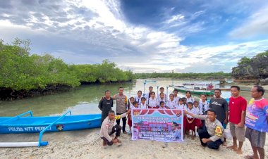*Perahu-Harapan-dari-Kapolda-NTT-untuk-Pelajar-Pesisir-Rote-Ndao*