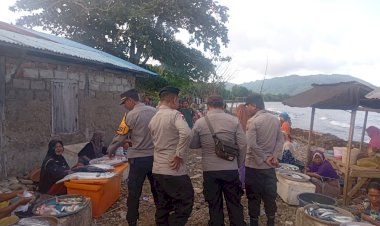 Polsek-Pantar-Intensifkan-Patroli-Dialogis-di-Pasar-Kabir,-Situasi-Kamtibmas-Terpantau-Aman