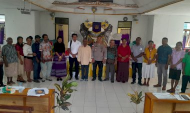 Polri-Hadir-di-Tengah-Jemaat,-Polsek-ATU-Sosialisasikan-KUHP-2026-dan-Dampak-Judi--Miras*