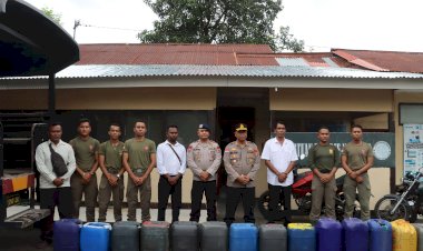 Kompi-4-Alor-Batalyon-A-Pelopor-Satbrimob-Polda-NTT-Gagalkan-Penyelundupan-16-Jerigen-Sopi-di-Perairan-Pulau-Buaya