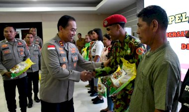Kapolda-NTT-Pimpin-Apel-Siaga-Kamtibmas,-Komitmen-Bersama-Dikukuhkan:-NTT-Aman-untuk-Indonesia-Hebat